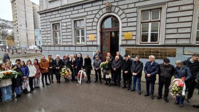 Photo of Obilježena 30. godišnjica ubistva osam građana Sarajeva ispred OŠ “Safvet-beg Bašagić”