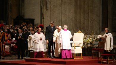 Photo of Papa Franjo na Badnje veče: Naša srca su u Betlehemu