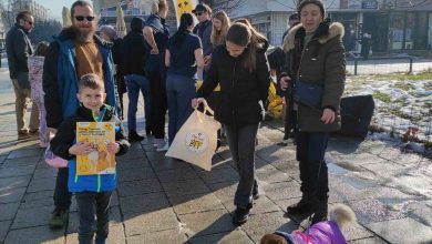 Photo of Inicijativa za pomociju odgovornog ponašanja vlasnika pasa, podijeljene vrećice za pseći otpad