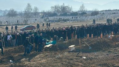 Photo of Veliki broj građana na dženazi ubijenom Farisu Pendeku, za večeras najavljeno okupljanje građana