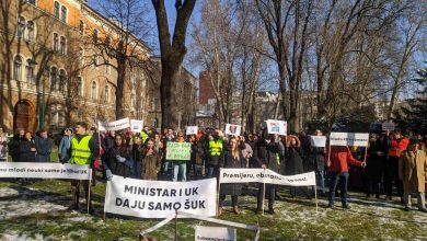 Photo of DNEVNIK TVSA/Protesti mladih zbog nezadovoljstva iznosa subvencije za kupovinu stanova (VIDEO)