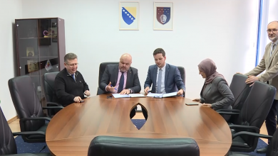 Photo of DNEVNIK TVSA/Potpisan kolektivni ugovor između Vlade KS i Sindikata osnovnog odgoja i obrazovanja KS