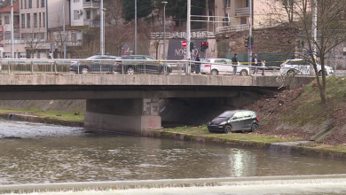 Photo of Automobil probio ogradu i sletio s Mosta Suade i Olge