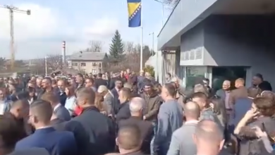 Photo of Nastavak suđenja Dodiku i Lukiću, ispred Suda BiH veliki broj Dodikovih pristalica