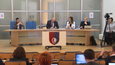 Photo of Dnevnik TVSA/Mreže preplavljene snimkom okršaja zastupnika Skupštine KS, kakva se poruka šalje javnosti