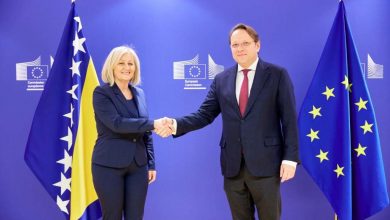 Photo of Várhelyi: Politička koalicija na čelu BiH daje rezultate
