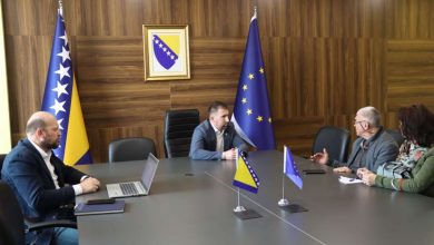 Photo of Delić s predstavnicima Udruženja osoba sa cerebralnom paralizom KS uoči njihovog 40. jubileja