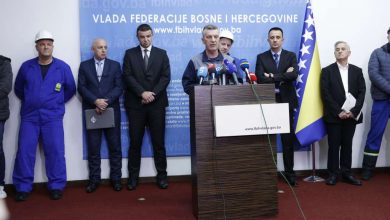 Photo of Završeni protesti rudara, dogovorena isplata zaostalih plata naredne sedmice