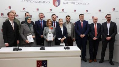 Photo of Forto i Tegeltija uručili certifikate za korištenje elektronskih potpisa članovima Vlade KS