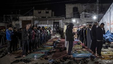 Photo of Ramazan u Gazi: Palestinci na ruševinama džamije obilježili noć Lejletul-kadr