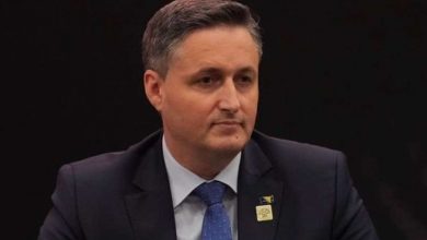 Photo of Bećirović u sjedištu NATO-a s generalnim sekretarom Jensom Stoltenbergom