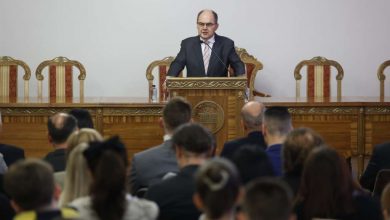 Photo of Schmidt održao predavanje studentima UNSA: BiH nije zemlja iz koje treba ići