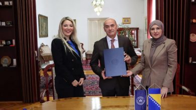Photo of POTPISAN SPORAZUM O USPOSTAVLJANJU OKVIRA ZA REGULISANJE PRAKSE I PRAKTIČNE NASTAVE NA NASTAVNIČKIM FAKULTETIMA UNSA