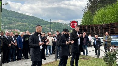 Photo of Isak polaganjem cvijeća i učenjem Fatihe odao počast brigadnom generalu ARBiH Safetu Hadžiću i njegovim saborcima