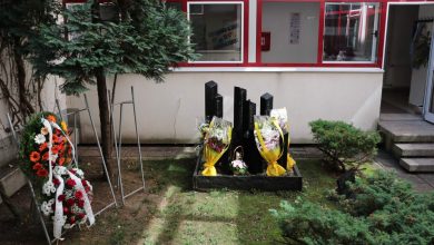 Photo of Sjećanje na sedam ubijenih Sarajlija kod škole na Dobrinji
