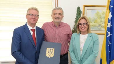 Photo of Potpisan ugovor za obnovu laboratorije Farmaceutskog fakulteta