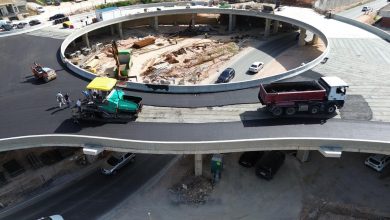 Photo of Počelo postavljanje prvog sloja asfalta na kružnom toku na IX transverzali