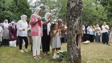Photo of U Trnovu obilježena godišnjica streljanja šestorice mladih Srebreničana: To su uradili monstrumi bez srca i duše