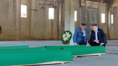 Photo of Bećirović sa Suljagićem u Potočarima odao počast žrtvama genocida u Srebrenici