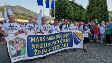 Photo of Učesnici “Marša mira” stigli u Potočare: Trodnevnim pješačenjem odali počast žrtvama genocida