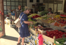 Photo of TVSA/Kupovanje voća i povrća na komad zbog skupoće postalo uobičajeno na sarajevskim pijacama