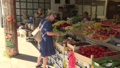 Photo of TVSA/Kupovanje voća i povrća na komad zbog skupoće postalo uobičajeno na sarajevskim pijacama