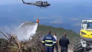 Photo of Požar na Bjelašnici eskalirao i silazi u šumu, potrebna intervencija helikoptera