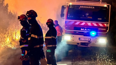 Photo of Stotine hrvatskih vatrogasaca bore s brojnim požarima u Dalmaciji