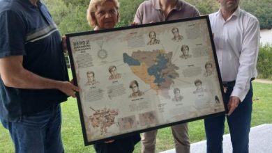 Photo of Osmanović i Kulanić obišli porodice i spomen-obilježja heroja tuzlanske regije