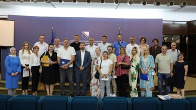 Photo of Delić s direktorima 42 centra za socijalni rad potpisao ugovore o sufinansiranju infrastrukture