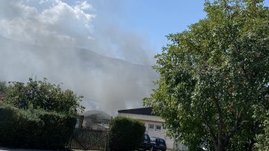 Photo of Požar u Hrasnici, vatrogasci i policija pokušavaju zaštiti okolne kuće