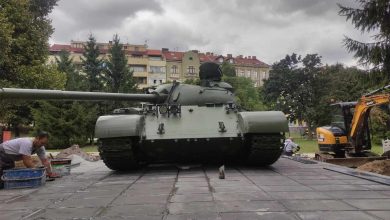 Photo of Ispred Druge gimnazije osvanuo tenk u spomen sarajevskim specijalcima Odreda “Bosna”