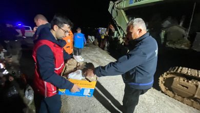 Photo of Ekipe Turskog crvenog polumjeseca na terenu: Dijele hranu i vodu mještanima poplavljenih područja u BiH