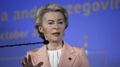 Photo of Predsjednica Evropske komisije stigla u BiH, posjetila Memorijalni centar Srebrenica