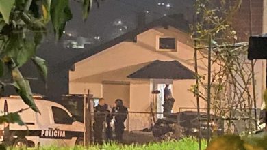 Photo of Uhapšeno osam osoba zbog povezanosti s terorizmom i napadom na policajce u Bosanskoj Krupi