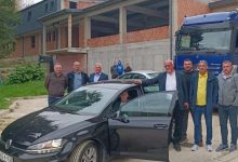 Photo of Ženi koja je spašavala ljude u poplavama kupili novi automobil