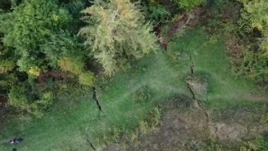 Photo of Iznad lokaliteta ‘Curine njive-igralište’ i dalje prisutne duboke pukotine i dolazi do oticanja vode