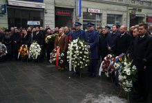 Photo of Polaganjem cvijeća kod Vječne vatre brojne delegacije obilježile Dan državnosti BiH