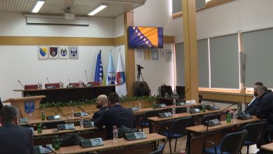 Photo of Novo Sarajevo: Konstituirajuća sjednica pomjerena u 15:00, Trojka se ne uspijeva dogovoriti?