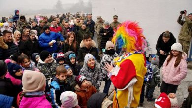 Photo of Podjela novogodišnjih paketića u kasarni ‘Rajlovac’ OSBiH u čarobnom performansu