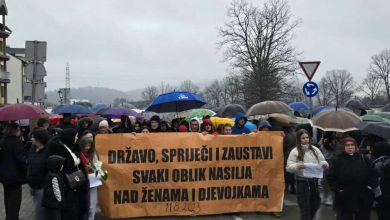 Photo of Protest građana u Kalesiji zbog ubistva Inele Selimović i njenog sina