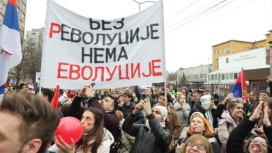 Photo of Masovni protest u Nišu okončan 15-minutnom šutnjom za 15 poginulih