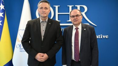 Photo of Na sastanku s Bećirovićem, Schmidt poručio: Domaće institucije imaju čvrstu podršku međunarodne zajednice