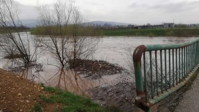 Photo of Na Ilidži porast vodostaja i izlijevanje u ulici Plantaže, klizište u Hendekuši