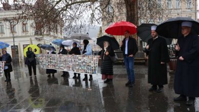 Photo of Majke Srebrenice u Tuzli: Preživjele žrtve genocida svakodnevno se suočavaju s bolnim sjećanjima