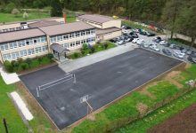 Photo of Infrastrukturna ulaganja Ministarstva za odgoj i obrazovanje KS: OŠ „Srednje“ u Ilijašu dobila novu sportsku plohu