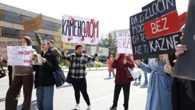 Photo of Studenti protestovali ispred Vlade FBiH, ponovo traže preuzimanje odgovornosti za smrt 27 ljudi