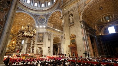 Photo of Veliki broj vjernika na Svetoj misi pred konklavu u Vatikanu
