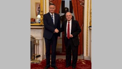 Photo of Bećirović s predsjedavajućim Odbora za vanjsku politiku Senata SAD Jamesom Rischom