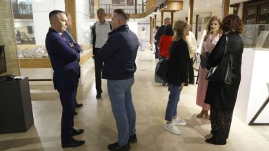 Photo of U Brusa bezistanu u Sarajevu otvorena izložba o Stocu, živopisnom gradiću s dušom